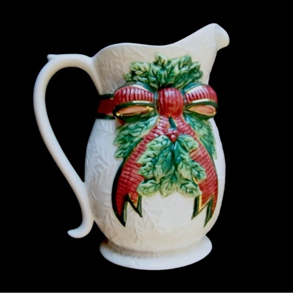Vintage Inspirado ‘Deck the Holly’ Holiday Pitcher Christmas Holly & Bow design - Picture 7 of 12